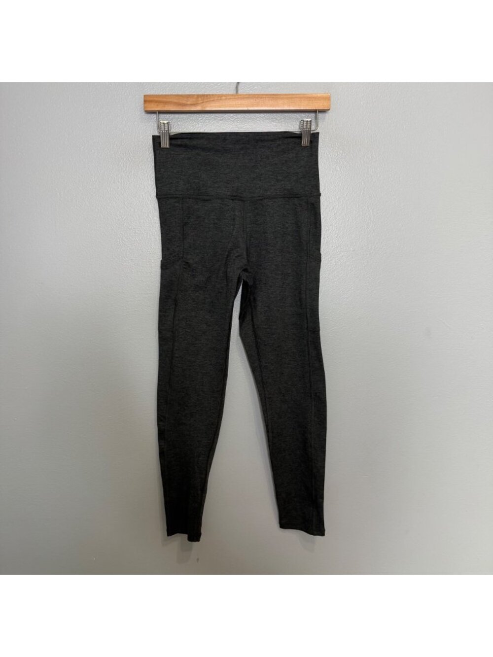AERIE OFLINE the hugger high rise leggings in gray with pockets size medium shor